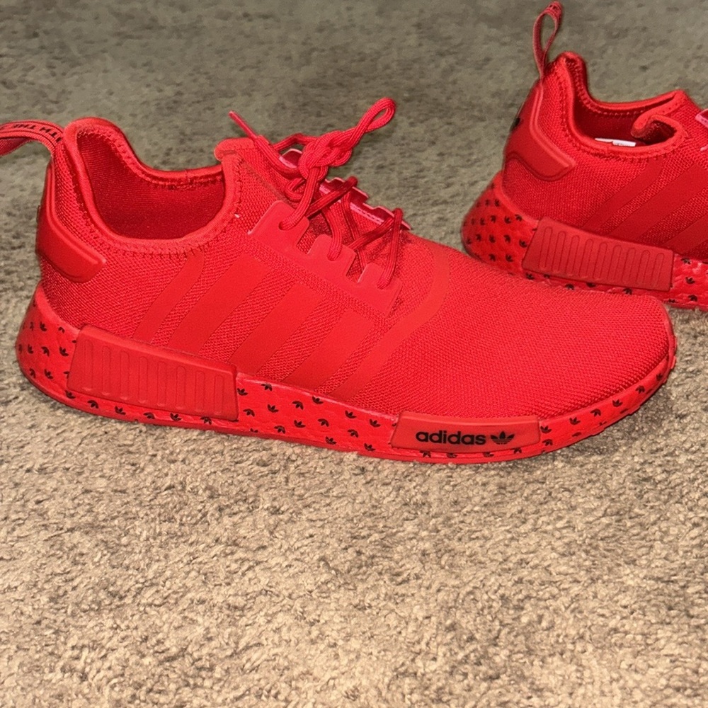 Red Adidas ♥️✨ size 12 1/2